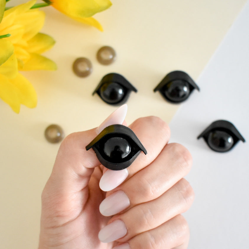 Black eyelid safety eyes