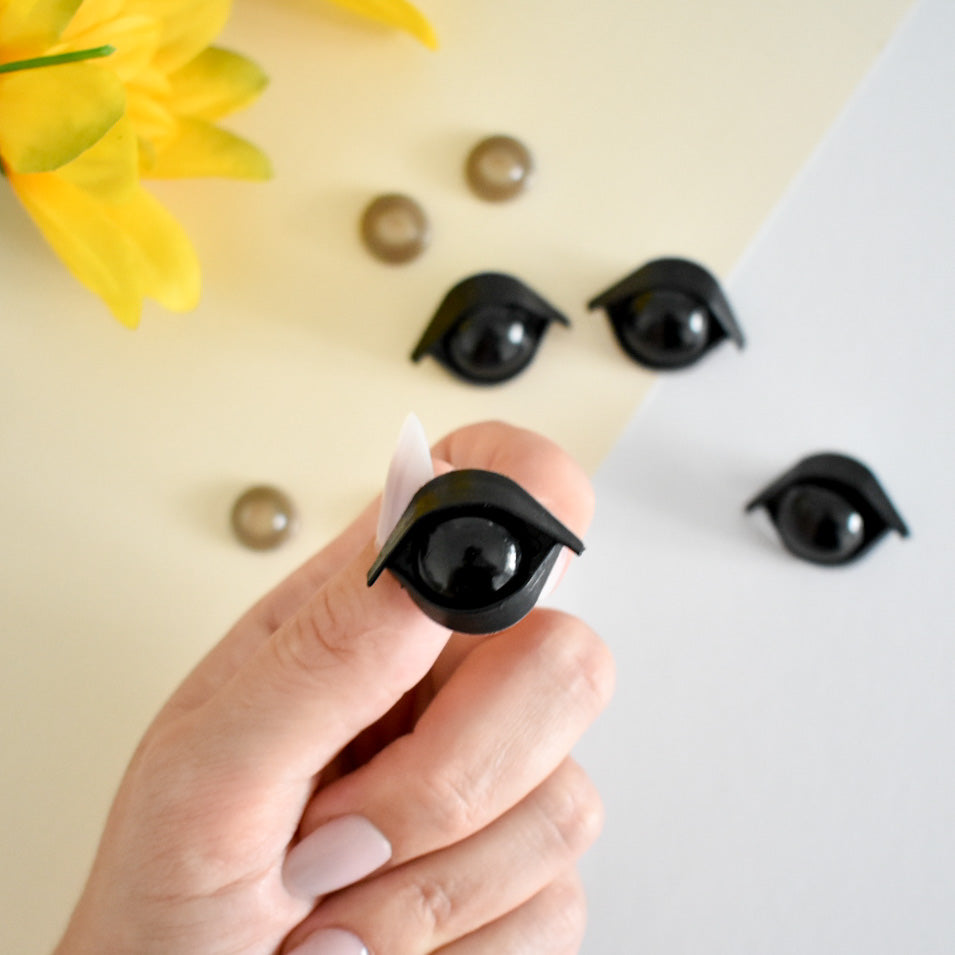Black eyelid safety eyes