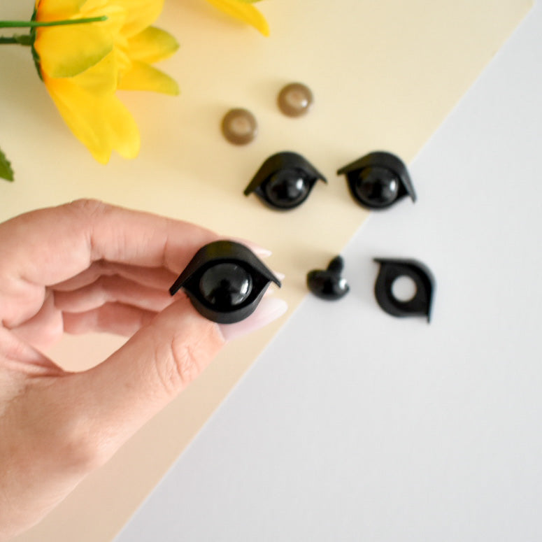 Black eyelid safety eyes